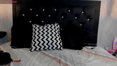 curly_babe1 online show from 05/27/26, 02:19