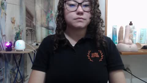 Snapshot of curly_greeneyed chatting on 04/09/26, 02:33 Vannesa online show from 04/09/26, 02:33