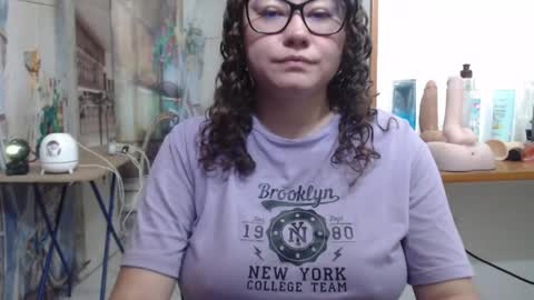 Snapshot of curly_greeneyed chatting on 04/14/26, 01:11 Vannesa online show from 04/14/26, 01:11