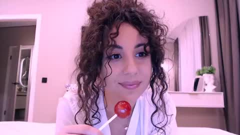 curly_jade_ online show from 04/15/26, 05:20