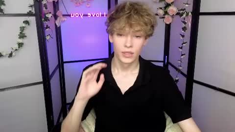 Snapshot of curly_twinkboy chatting on 07/18/26, 08:45 curly_twinkboy online show from 07/18/26, 08:45
