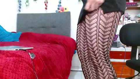 curlybutterfly online show from 10/17/25, 08:44