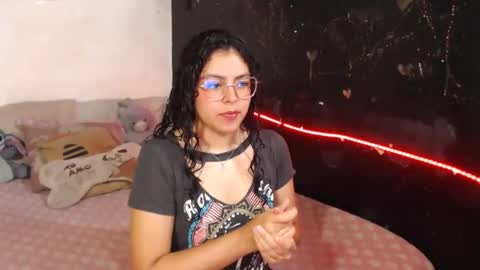 Snapshot of curlycool chatting on 02/19/25, 02:33 Max and Cata online show from 02/19/25, 02:33