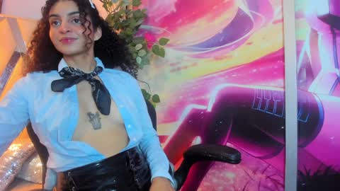 Snapshot of curlyrose_ chatting on 12/12/24, 12:38 Rose online show from 12/12/24, 12:38