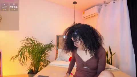 Snapshot of curlyrose_ chatting on 10/15/25, 10:21 Rose online show from 10/15/25, 10:21