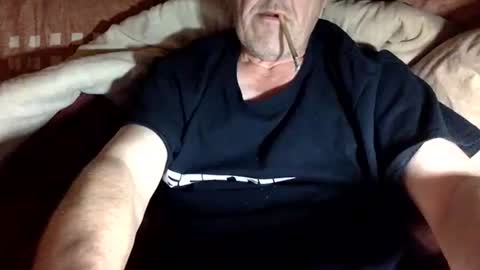 Snapshot of curvelover1977 chatting on 11/10/25, 09:25 curvelover1977 online show from 11/10/25, 09:25