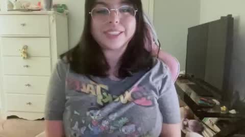 Snapshot of curviiemm30 chatting on 01/13/26, 02:06 Emmie online show from 01/13/26, 02:06