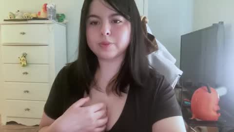 Snapshot of curviiemm30 chatting on 02/14/26, 08:49 Emmie online show from 02/14/26, 08:49