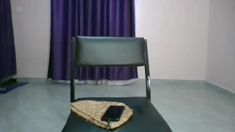 Essie online show from 02/24/25, 01:53