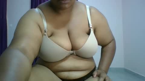 Essie online show from 02/25/25, 10:04