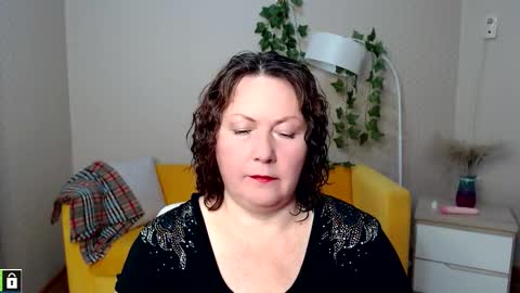 curvy_girlz online show from 11/06/25, 05:36