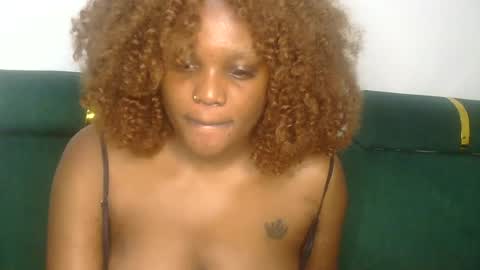 Snapshot of curvy_vee chatting on 06/20/26, 01:47 vee online show from 06/20/26, 01:47