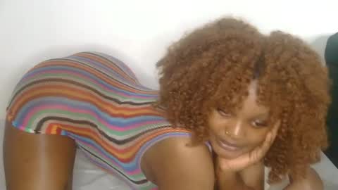 Snapshot of curvy_vee chatting on 07/08/26, 12:04 vee online show from 07/08/26, 12:04