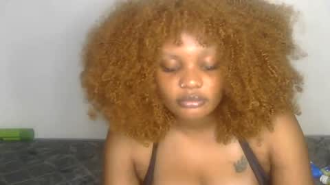 Snapshot of curvy_vee chatting on 07/16/26, 11:11 vee online show from 07/16/26, 11:11