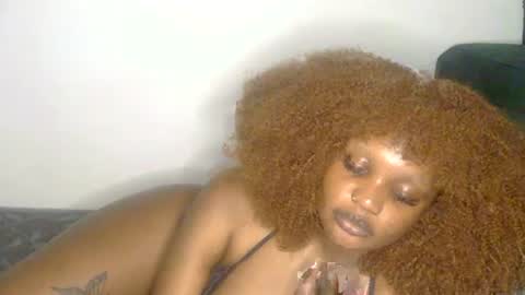 Snapshot of curvy_vee chatting on 07/17/26, 11:20 vee online show from 07/17/26, 11:20