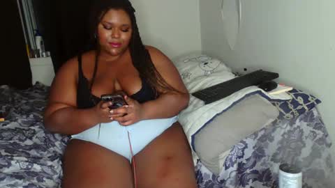 Snapshot of curvybcelinemixe chatting on 12/13/24, 04:54 Cline online show from 12/13/24, 04:54