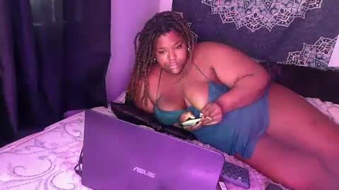 Snapshot of curvybcelinemixe chatting on 02/16/25, 09:59 Cline online show from 02/16/25, 09:59