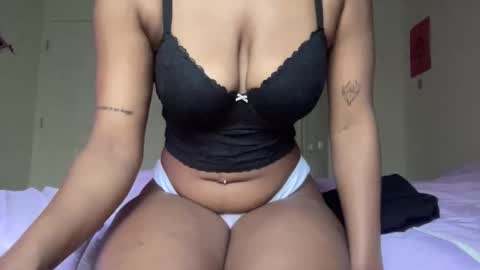 Snapshot of curvycutie1818 chatting on 01/09/25, 04:06 Curvycutie18 online show from 01/09/25, 04:06