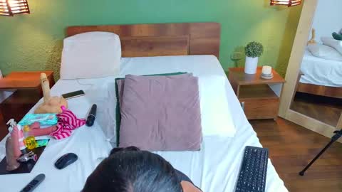 Danna online show from 09/18/25, 08:33