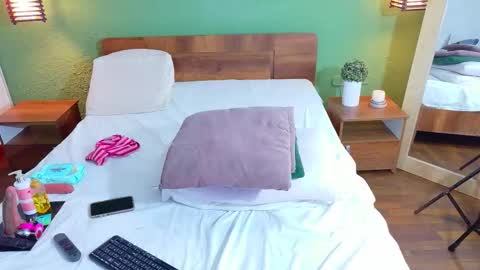 Danna online show from 10/28/25, 01:03