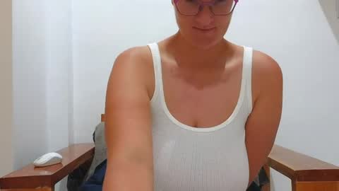 Snapshot of curvyjules69 chatting on 03/20/26, 11:26 CurvyJules online show from 03/20/26, 11:26