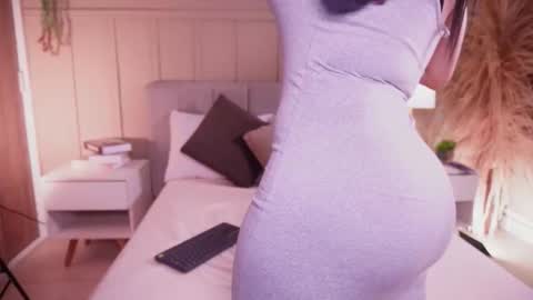 Snapshot of curvyliciouss chatting on 03/15/26, 06:36 Samantha online show from 03/15/26, 06:36