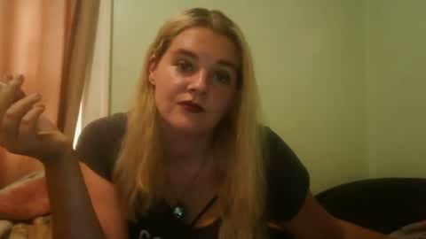 curvymom2025 online show from 10/18/25, 08:42