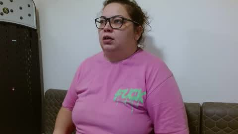 Snapshot of curvymomylore chatting on 03/05/26, 11:23 Lore online show from 03/05/26, 11:23