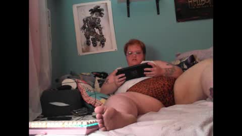 Snapshot of custommuffin chatting on 02/26/26, 06:34 Roshietank online show from 02/26/26, 06:34