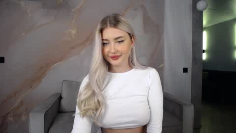 Snapshot of cute18cute chatting on 12/05/24, 08:33 Kira  online show from 12/05/24, 08:33