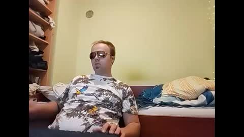 Snapshot of cute69696969 chatting on 12/25/24, 02:03 cute69696969 online show from 12/25/24, 02:03