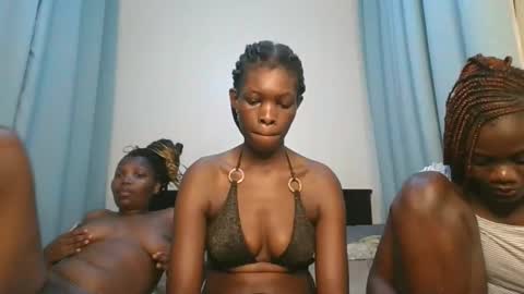 Snapshot of cute_angel11 chatting on 11/19/25, 09:59 angel online show from 11/19/25, 09:59