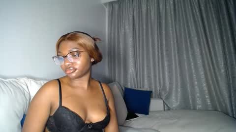 Liya online show from 04/11/26, 06:01
