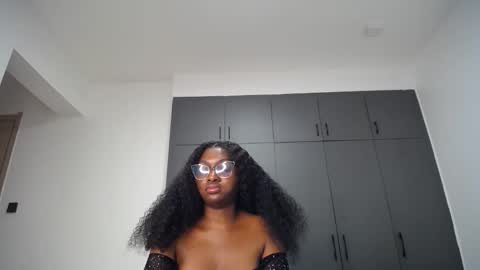 Liya online show from 05/18/26, 07:41