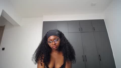 Liya online show from 06/17/26, 08:06