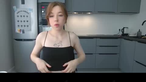 Snapshot of cute_beauty chatting on 11/22/25, 12:04 Amanda online show from 11/22/25, 12:04