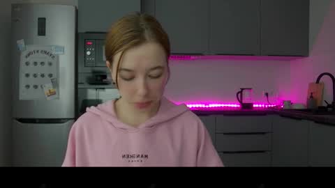 Snapshot of cute_beauty chatting on 12/04/25, 12:14 Amanda online show from 12/04/25, 12:14