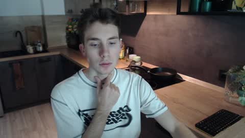 Snapshot of cute_brian chatting on 12/06/24, 09:10 Im Brian online show from 12/06/24, 09:10