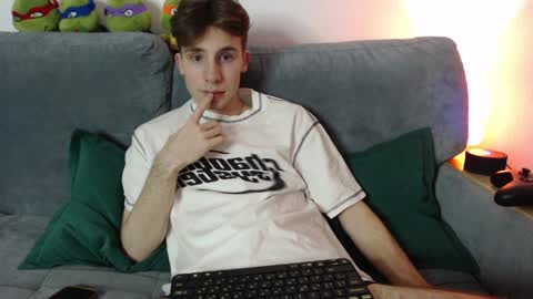 Snapshot of cute_brian chatting on 01/24/25, 12:52 Im Brian online show from 01/24/25, 12:52