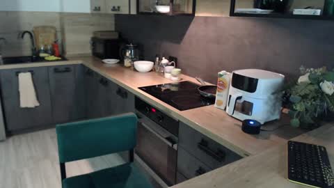 Snapshot of cute_brian chatting on 02/04/25, 07:22 Im Brian online show from 02/04/25, 07:22