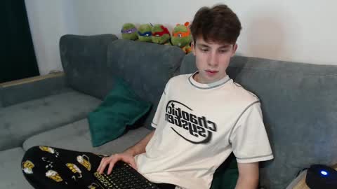 Snapshot of cute_brian chatting on 02/11/25, 12:37 Im Brian online show from 02/11/25, 12:37