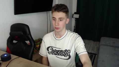 Snapshot of cute_brian chatting on 02/18/25, 03:10 Im Brian online show from 02/18/25, 03:10