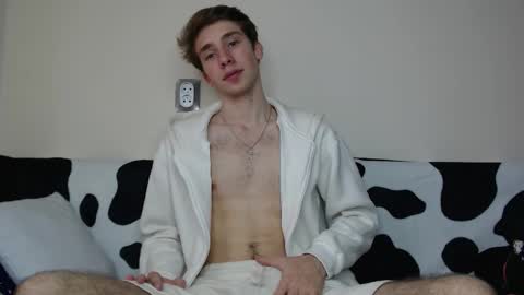 Snapshot of cute_brian chatting on 09/09/25, 04:34 Im Brian online show from 09/09/25, 04:34