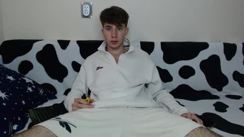 Snapshot of cute_brian chatting on 09/13/25, 09:31 Im Brian online show from 09/13/25, 09:31