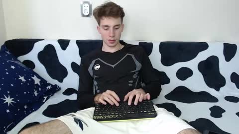 Snapshot of cute_brian chatting on 09/14/25, 09:52 Im Brian online show from 09/14/25, 09:52