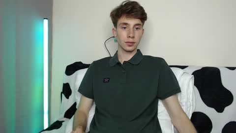 Snapshot of cute_brian chatting on 09/23/25, 10:51 Im Brian online show from 09/23/25, 10:51