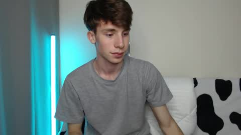 Snapshot of cute_brian chatting on 10/01/25, 02:45 Im Brian online show from 10/01/25, 02:45