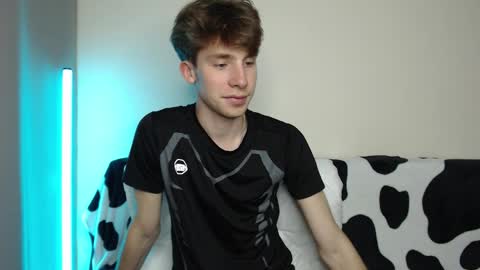 Snapshot of cute_brian chatting on 10/10/25, 02:16 Im Brian online show from 10/10/25, 02:16