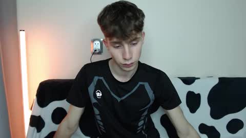 Snapshot of cute_brian chatting on 10/16/25, 06:09 Im Brian online show from 10/16/25, 06:09