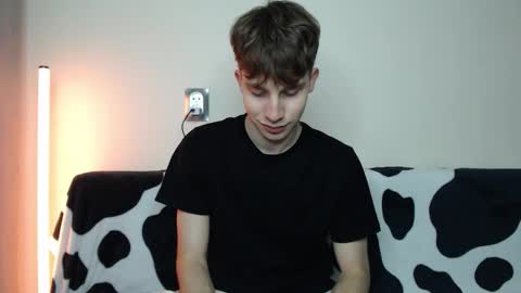 Snapshot of cute_brian chatting on 10/20/25, 05:02 Im Brian online show from 10/20/25, 05:02